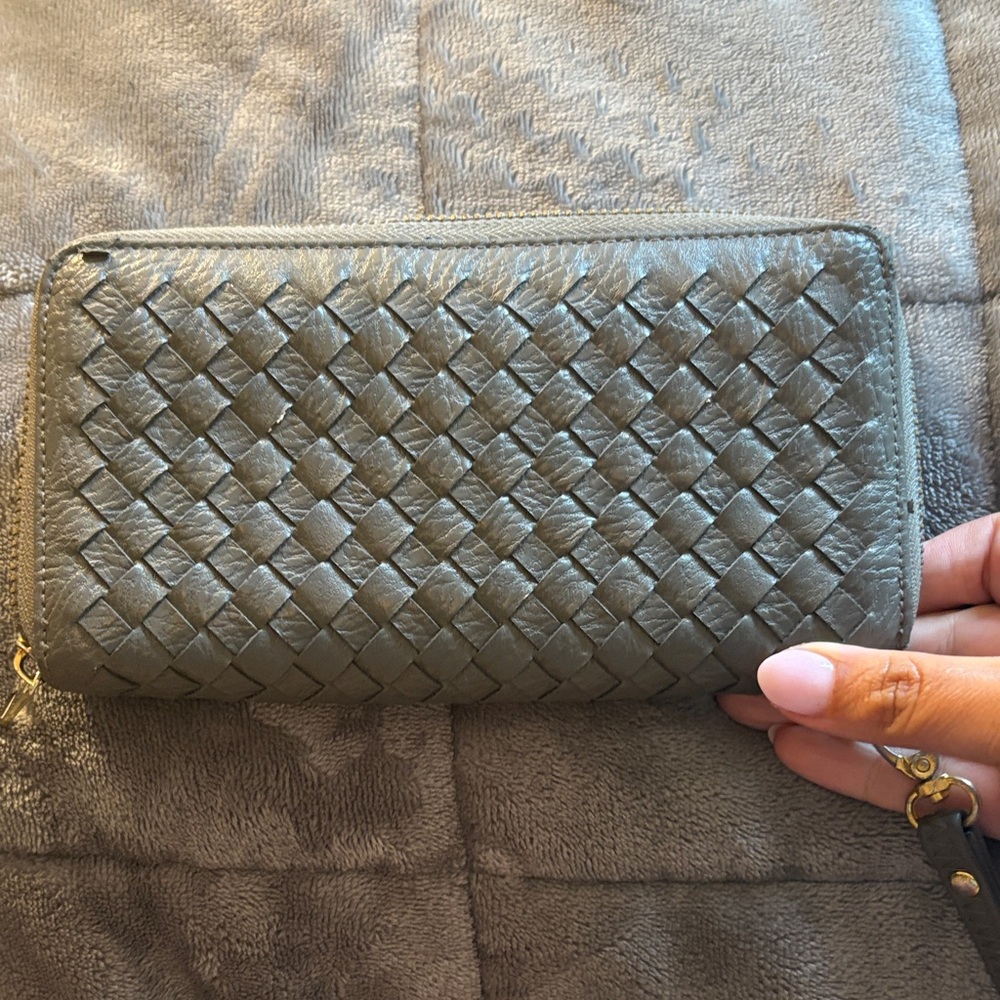 Chic Woven Leather Wallet - Gray